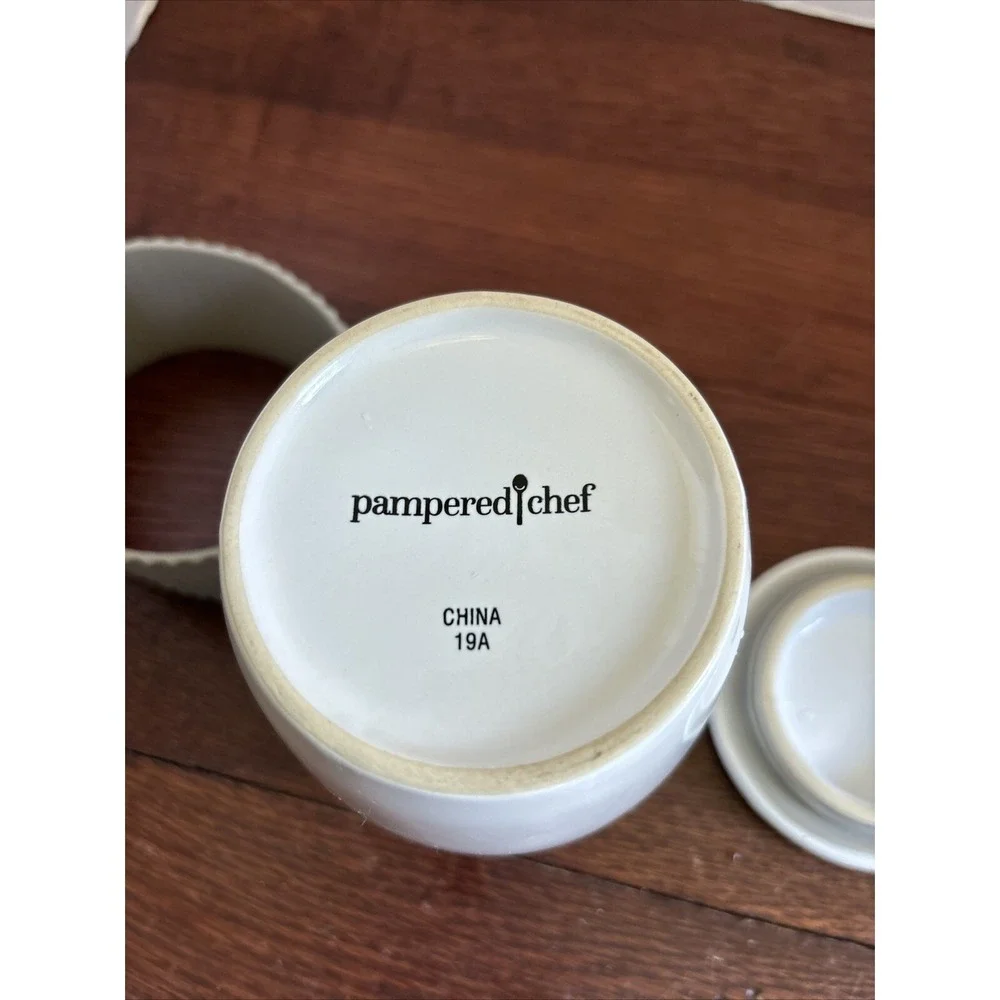 Pampered Chef Ceramic Egg Cooker, Microwave use, also make oatmeal or cake